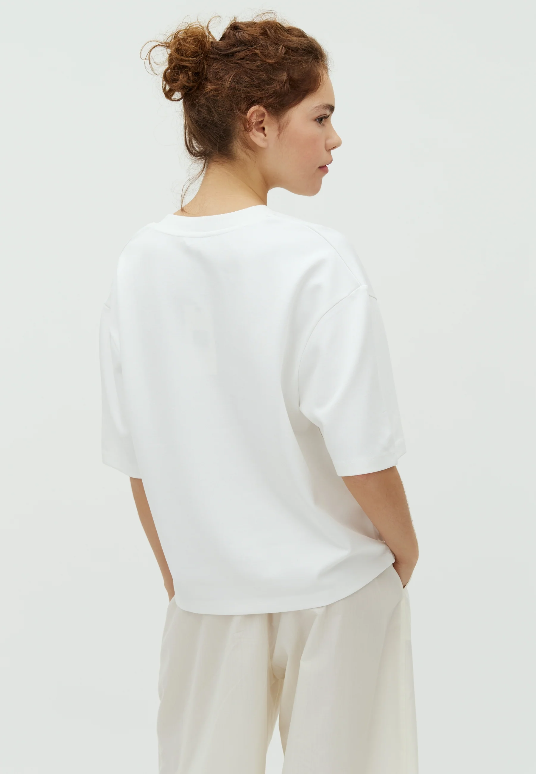 Emrys V-M T-shirt - White - Image 3