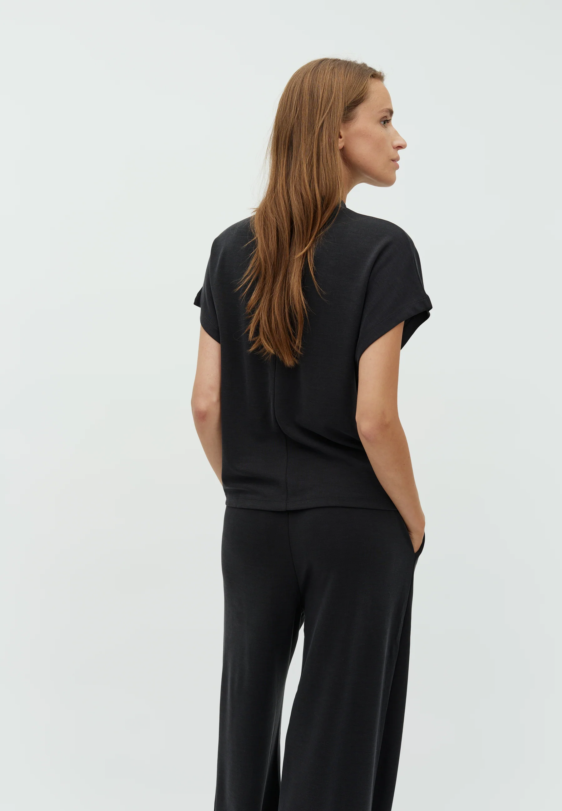 Linea Short-M T-shirt - Black - Image 3